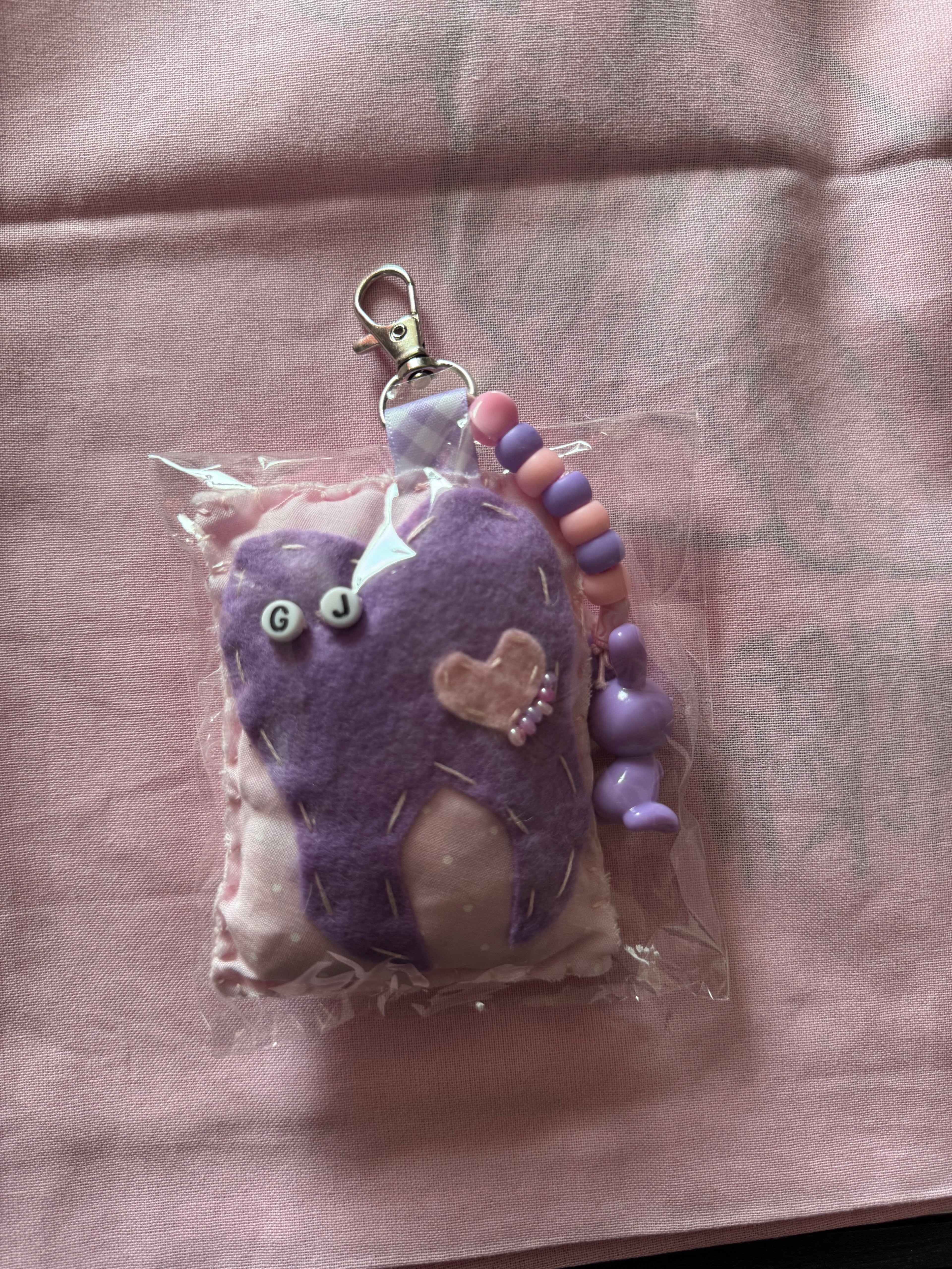 LARGE TOOTH KEYCHAIN