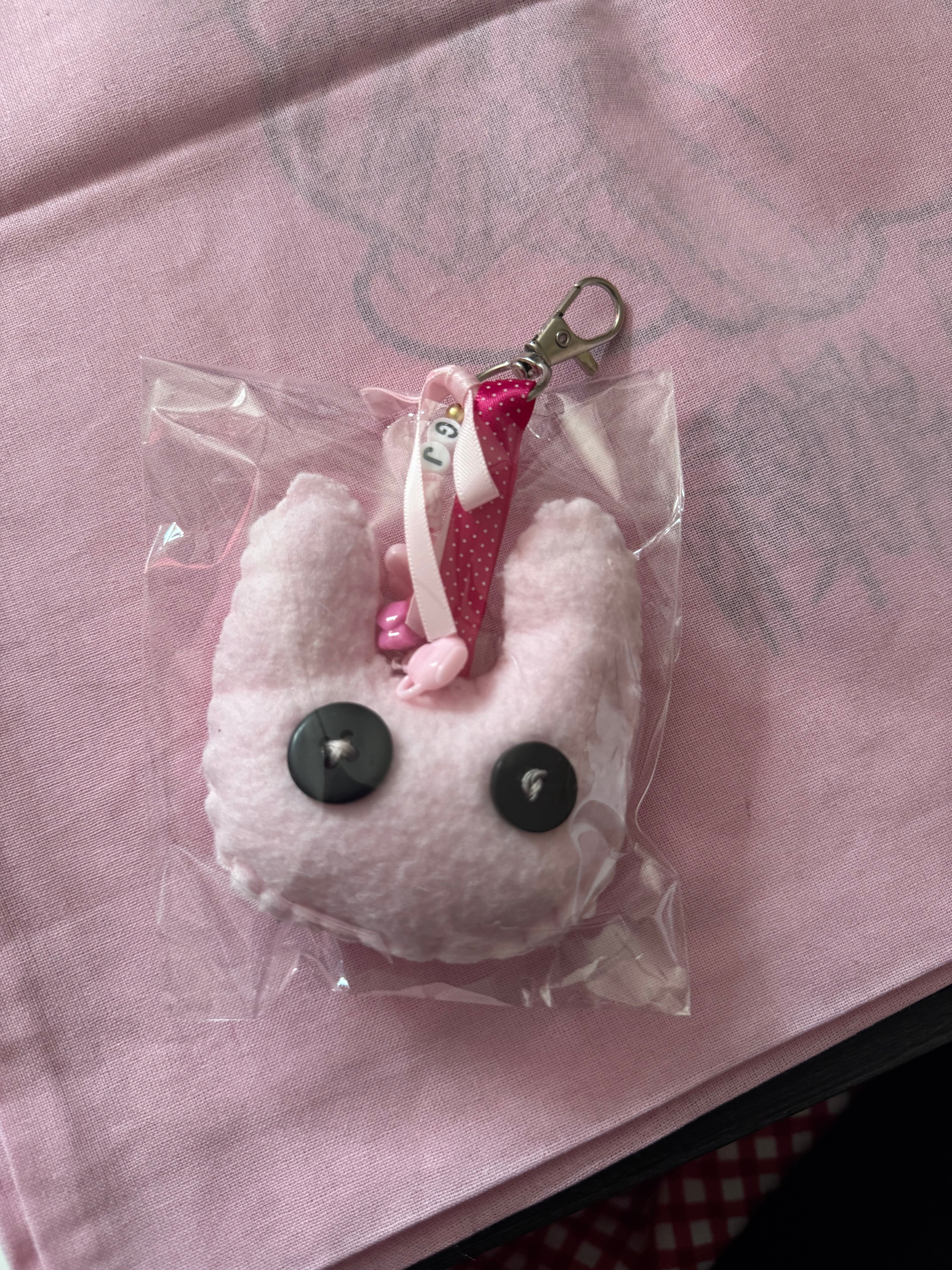 BUNNY BUTTON KEYCHAIN
